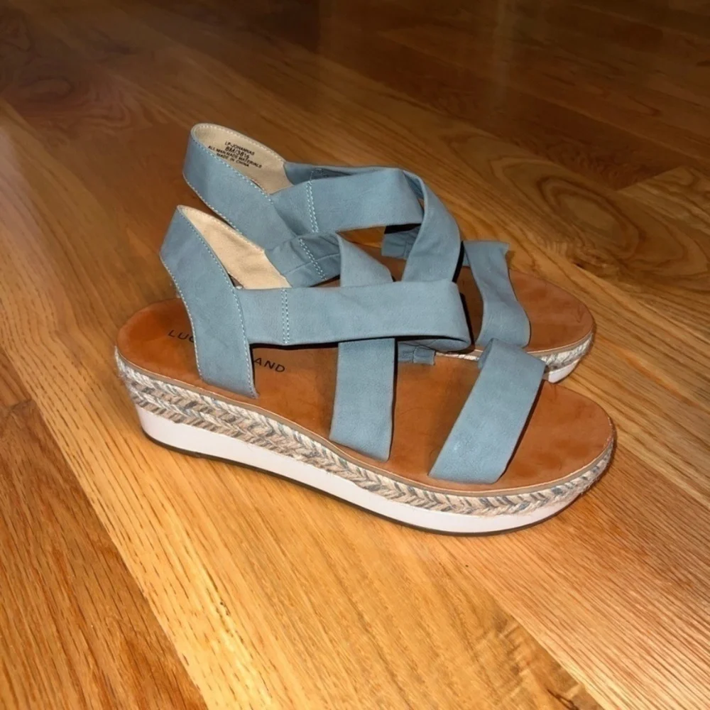 Lucky brand  green Vegan Leather Platform Sandals 8